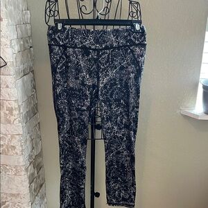 Danskin Monochrome Patterned Leggings